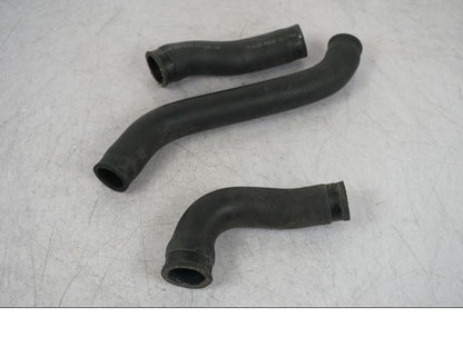 Baksidan på Vattenkyl Slang Set från en Suzuki VZ 800 -2000 motorcykel.