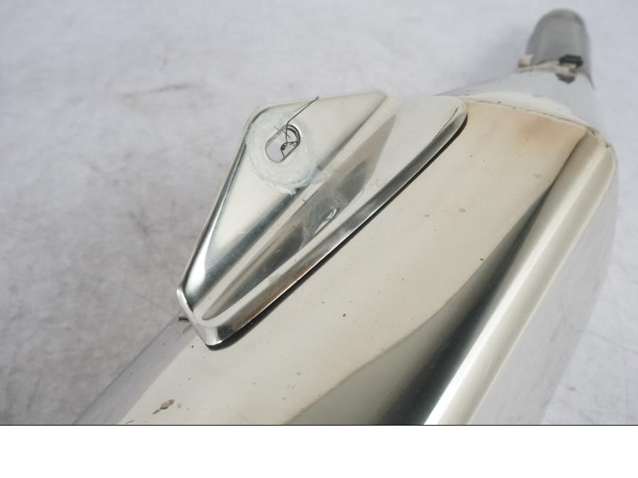 Baksidan på Ljuddämpare från en Triumph Sprint GT -2011 motorcykel.