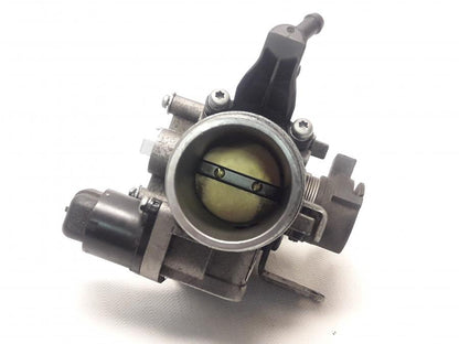 Höger sida på Spjällhus från en BMW F 650 GS -2002 motorcykel.