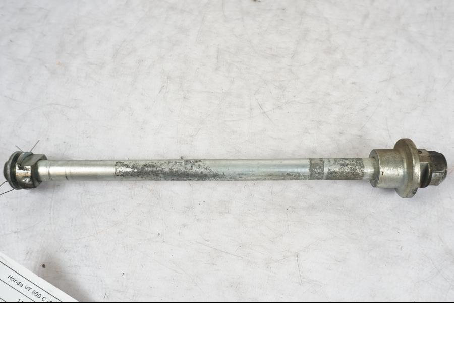 Framsidan på Axel från en Honda VT 600 C -1998 motorcykel.