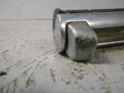 Höger sida på Fotpinne från en Suzuki VZ 1600 -2004 motorcykel.