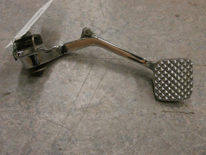 Baksidan på Bromspedal från en BMW R 1200 C -2002 motorcykel.