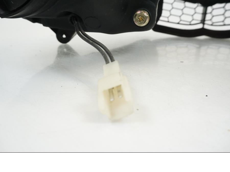 Snett uppifrån på Strålkastare från en Yamaha YZF R6 -2006 motorcykel.