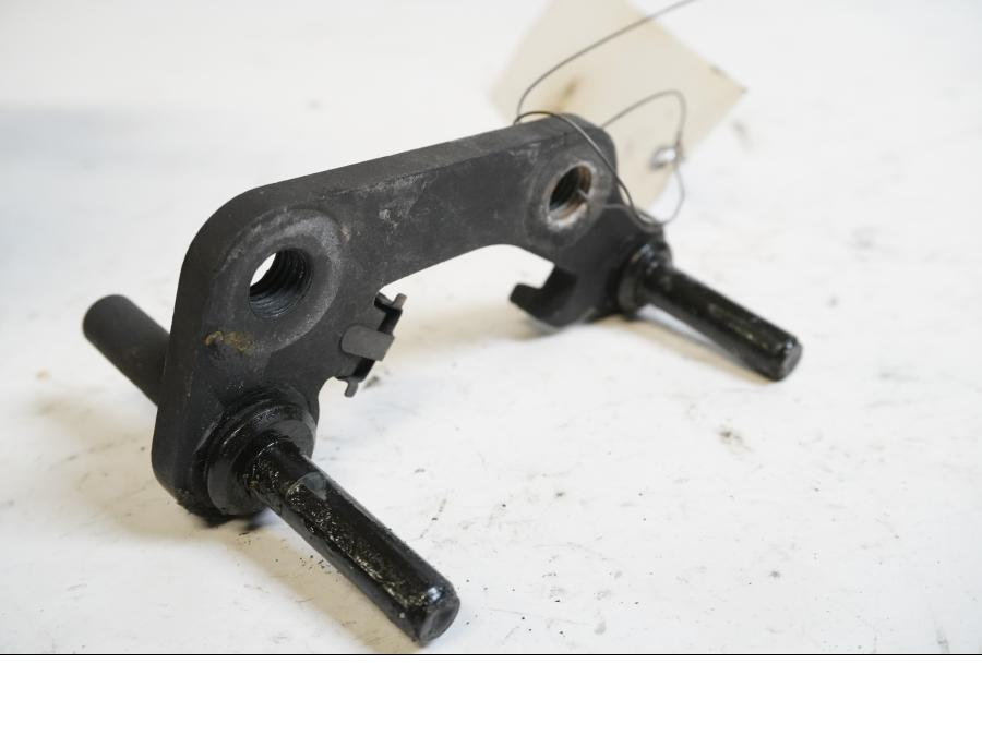 Baksidan på Bromsoksfäste från en Suzuki DL 1000 -2004 motorcykel.