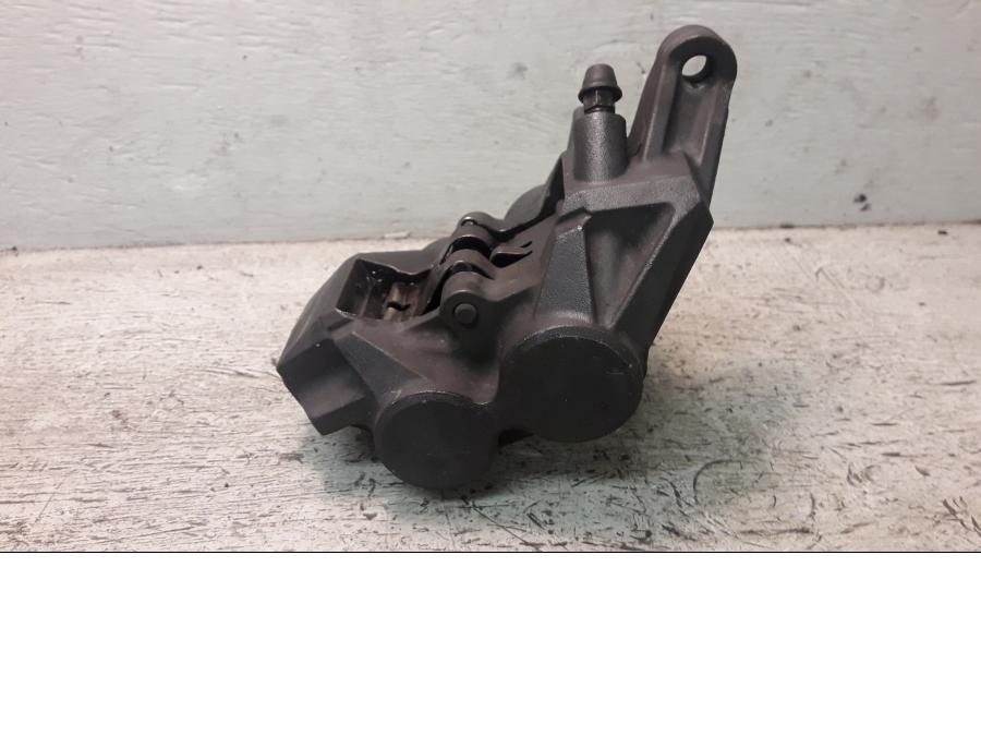 Baksidan på Bromsok från en Yamaha FZ-S 600 -2000 motorcykel.