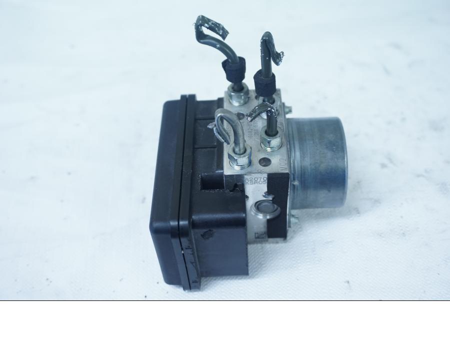 Framsidan på ABS Modulator från en Kawasaki Ninja 650 -2018 motorcykel.