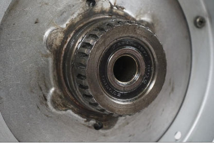 Vänster sida på Fälg från en Yamaha XJ 900 -1997 motorcykel.