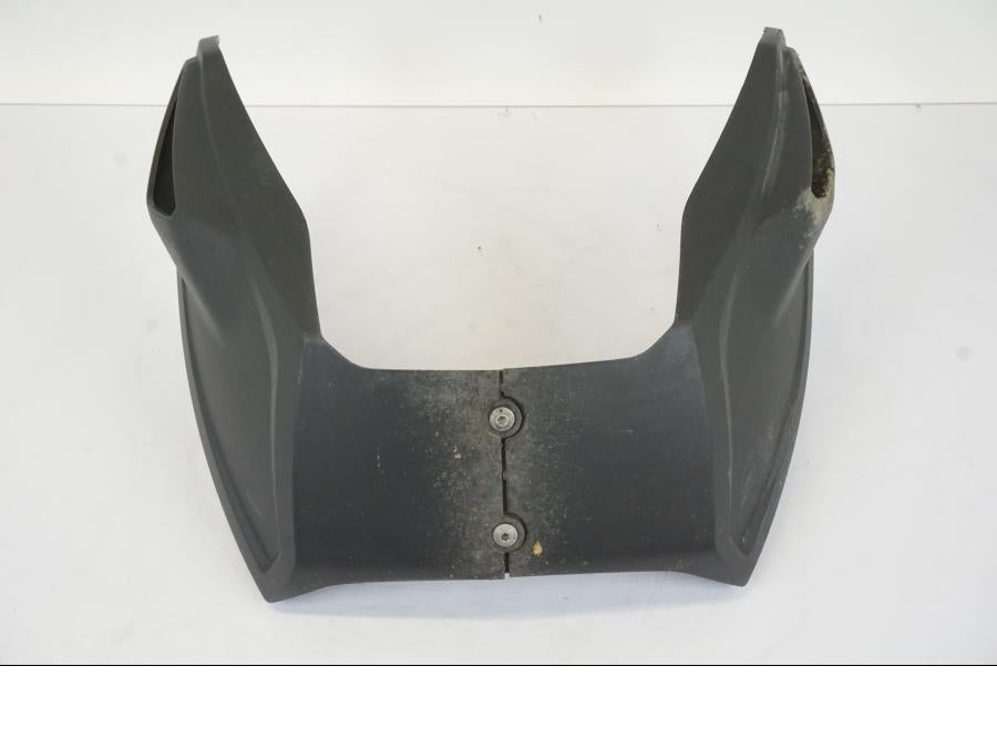 Snett nerifrån på Magkåpa från en BMW S 1000 XR -2019 motorcykel.