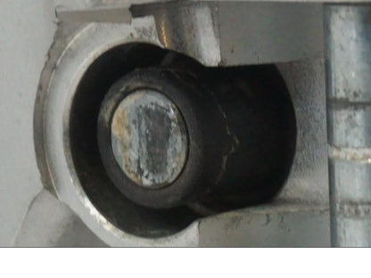 Snett nerifrån på Bromshuvudcylinder från en Suzuki VZR 1800 -2009 motorcykel.