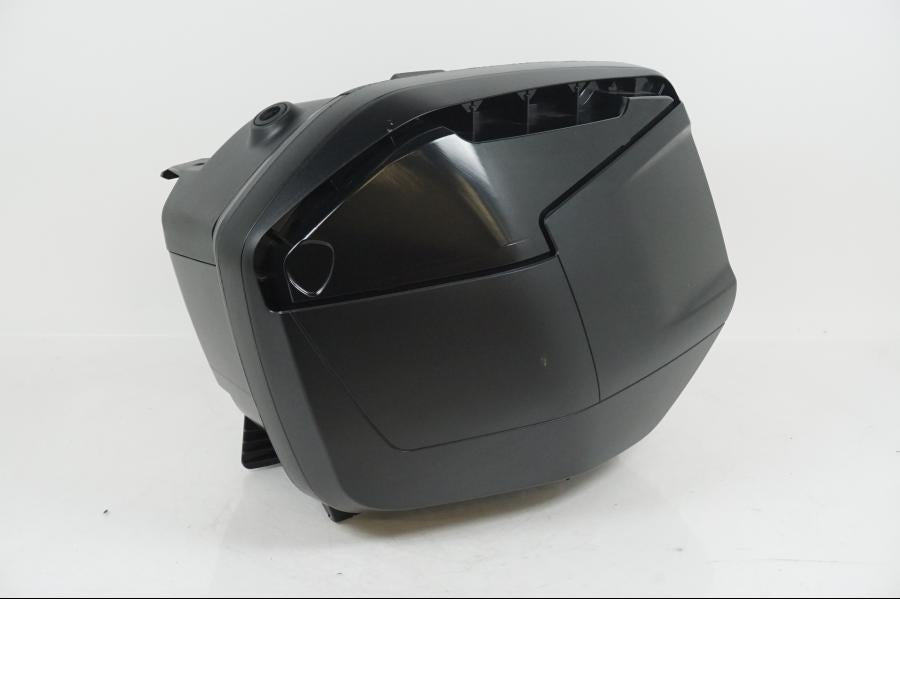 Framsidan på Sidoväska från en Ducati Multistrada 1200 -2015 motorcykel.