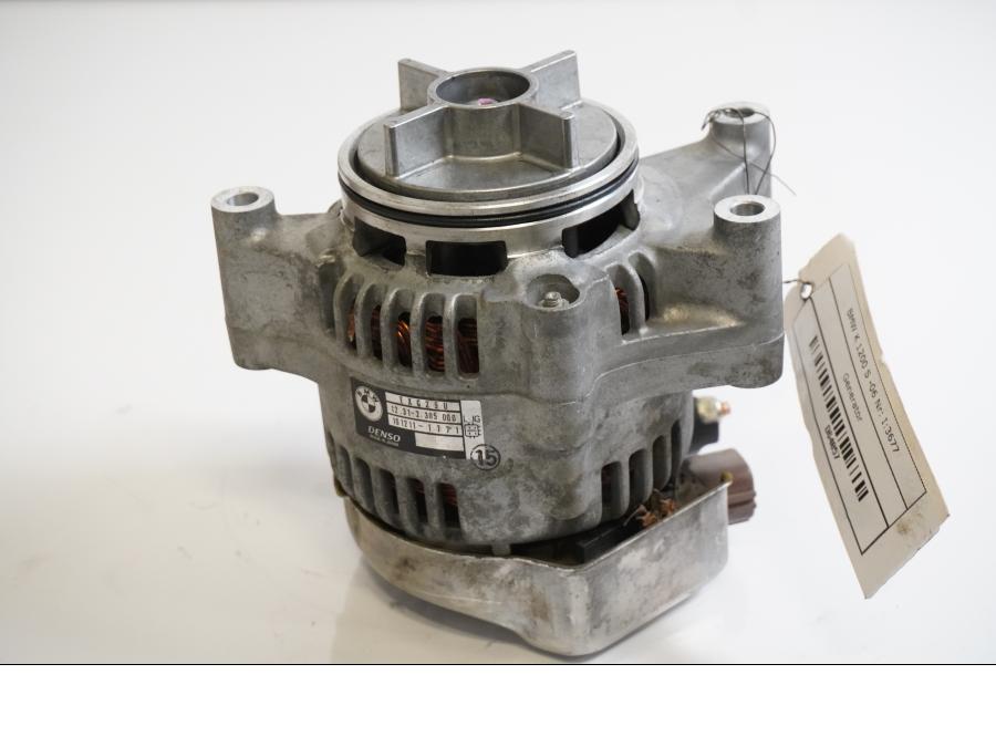 Framsidan på Generator från en BMW K 1200 S -2006 motorcykel.