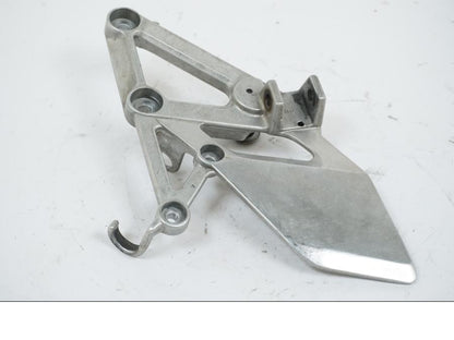 Höger sida på Fotpinnefäste från en Honda CBR 600 -1998 motorcykel.