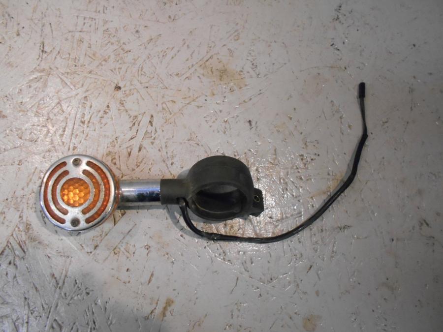 Framsidan på Blinkers från en Suzuki VZ 800 -2000 motorcykel.