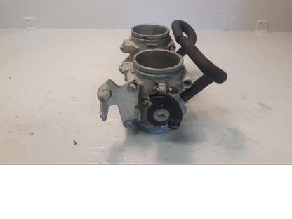 Höger sida på Spjällhus från en BMW F 800 GS -2009 motorcykel.