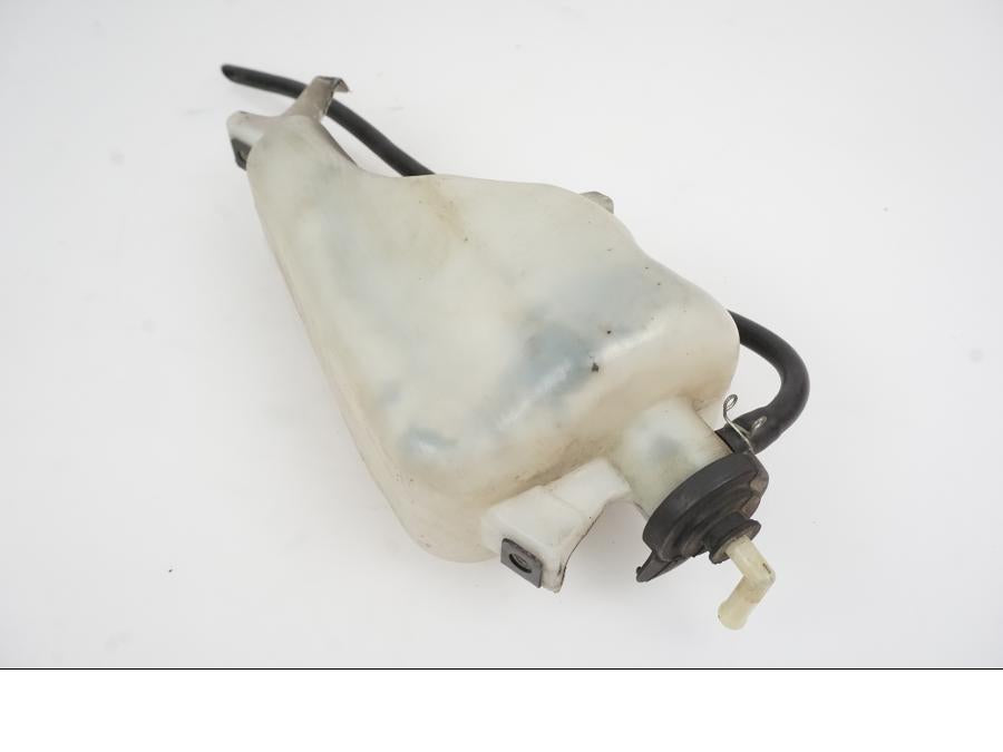 Snett uppifrån på Vattenexpansionskärl från en Yamaha YZF R6 -2006 motorcykel.