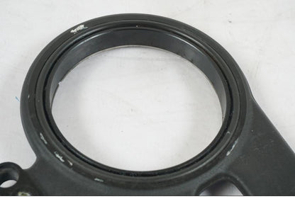 Vänster sida på Bromsoksfäste från en KTM 1290 Super Duke R -2015 motorcykel.