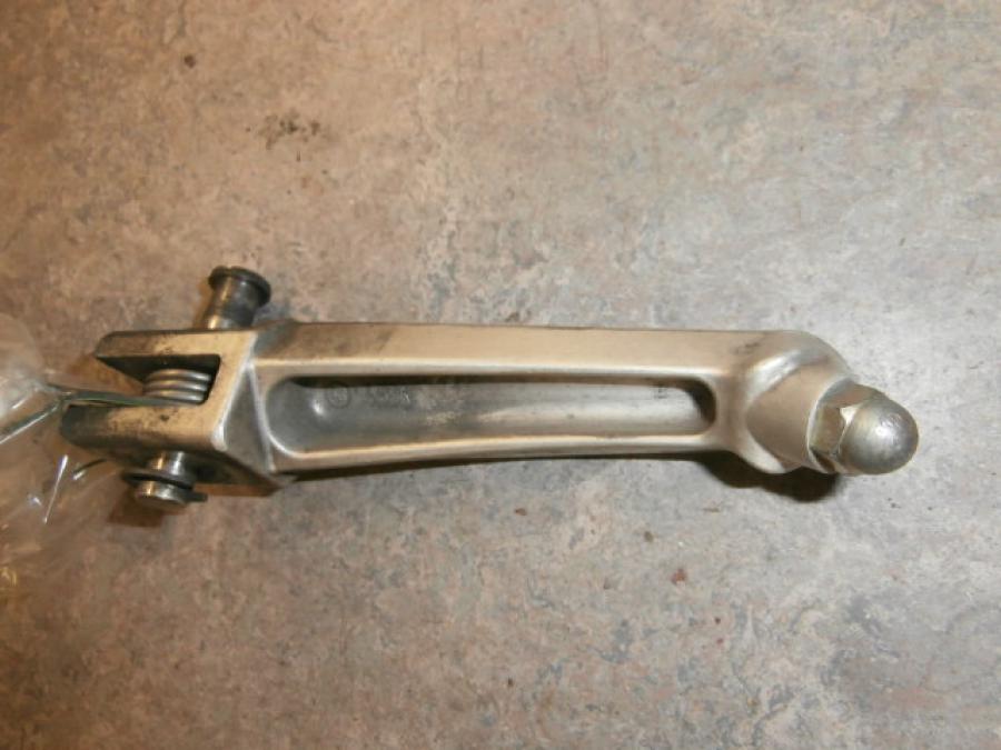 Baksidan på Fotpinne från en Triumph Daytona 650 -2005 motorcykel.