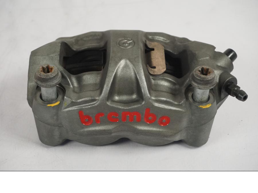 Framsidan på Bromsok från en KTM 1290 Super Duke R -2015 motorcykel.