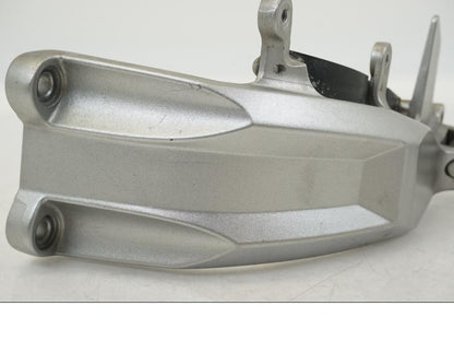 Baksidan på Fotpinne från en Yamaha XT 1200 A -2010 motorcykel.