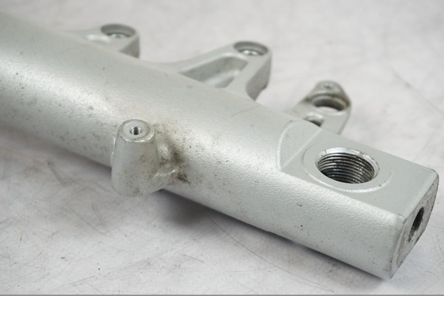 Höger sida på Gaffelben från en BMW R 1200 R -2007 motorcykel.