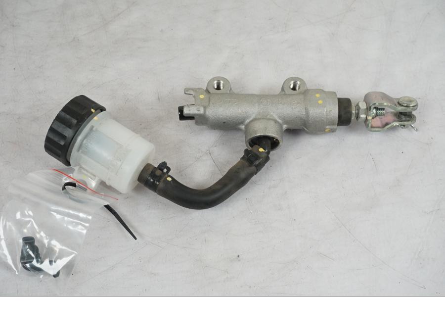 Extrabild1 på Bromshuvudcylinder från en Kawasaki Z 900 -2019 motorcykel.