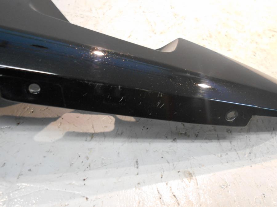 Höger sida på Bakvinge från en BMW K 1600 -2015 motorcykel.