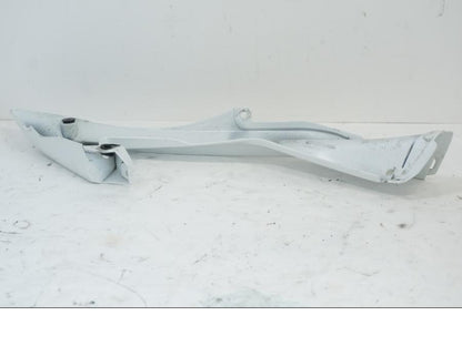 Snett uppifrån på Sidkåpa från en Yamaha YZF R6 -2006 motorcykel.