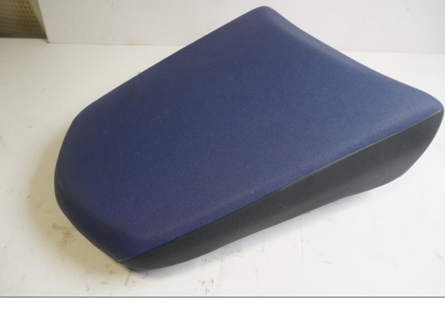 Baksidan på Sadel från en Honda CRF 1000 Africa Twin -2016 motorcykel.