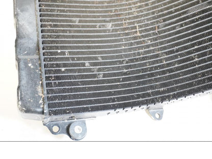 Baksidan på Vattenkyl från en Suzuki RF 600 R -1996 motorcykel.