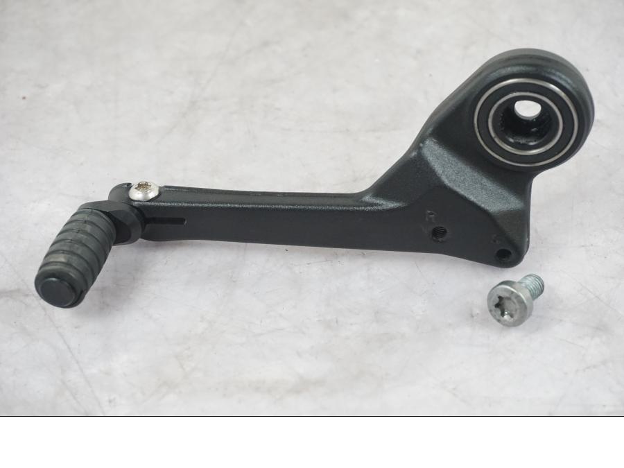 Framsidan på Växelpedal från en KTM 1290 Super Duke R -2022 motorcykel.