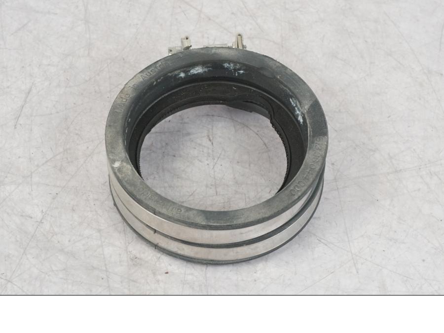 Höger sida på Insug från en KTM 1290 Super Adventure R -2018 motorcykel.