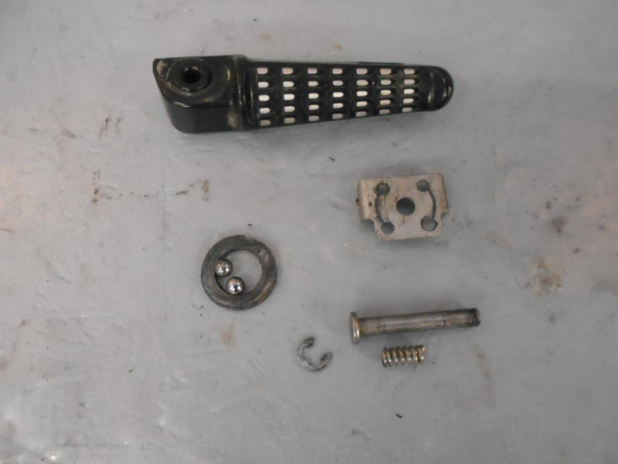 Framsidan på Fotpinne från en Kawasaki Z 1000 -2019 motorcykel.