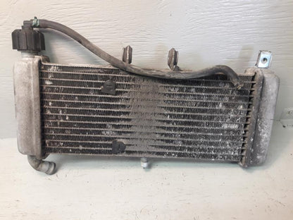 Baksidan på Vattenkyl från en Aprilia RS 125 -2017 motorcykel.