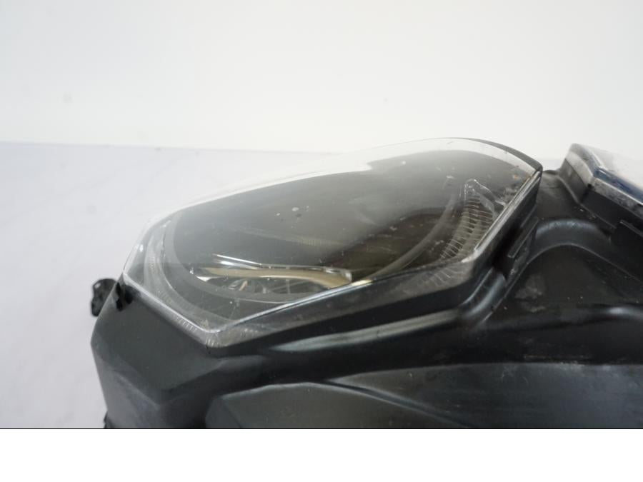 Baksidan på Strålkastare från en Honda CRF 1000 Africa Twin -2016 motorcykel.