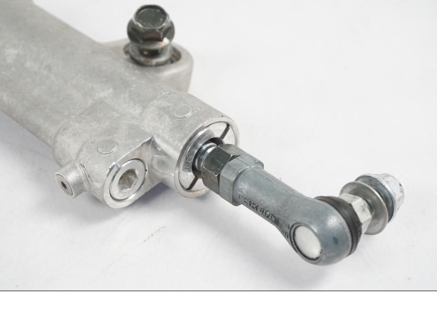 Höger sida på Styrdämpare från en Yamaha YZF 1000 R1 -2007 motorcykel.