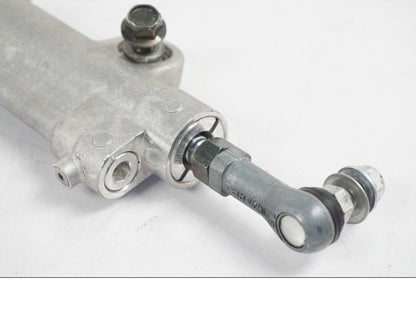 Höger sida på Styrdämpare från en Yamaha YZF 1000 R1 -2007 motorcykel.