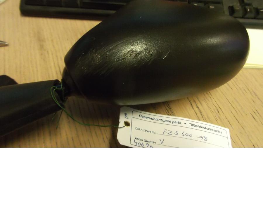 Höger sida på Backspegel från en Yamaha FZ-S 600 -1998 motorcykel.