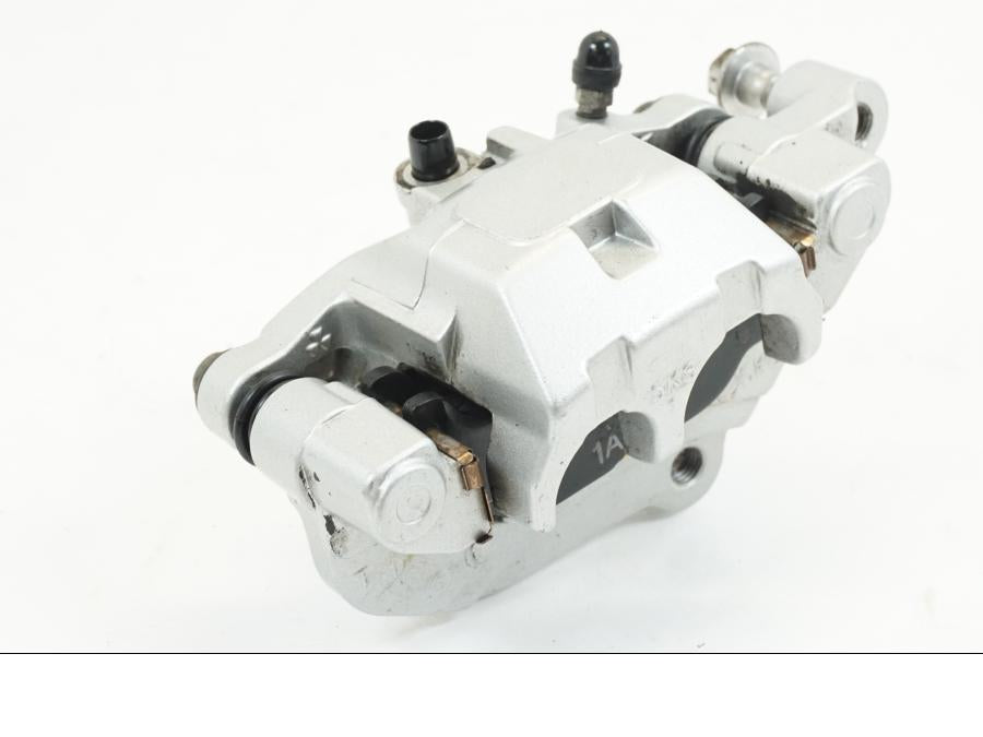 Baksidan på Bromsok från en Yamaha XVS 1100 -2001 motorcykel.