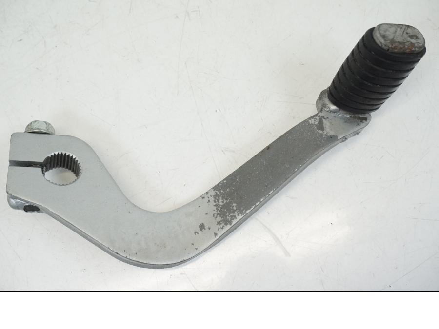 Framsidan på Bromspedal från en Honda CB 750 -2002 motorcykel.