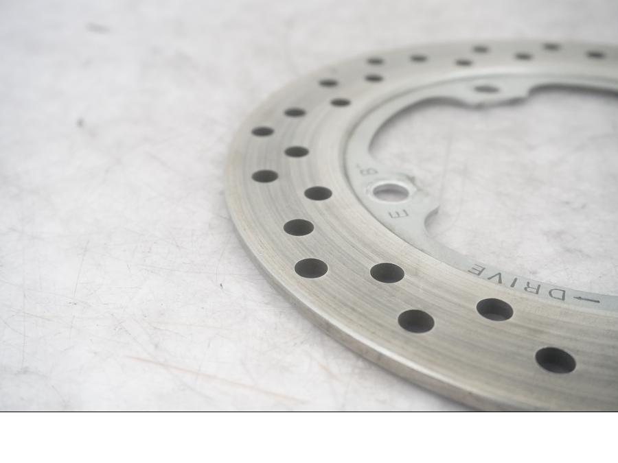 Baksidan på Bromsskiva från en Honda CBR 1000 RR -2005 motorcykel.