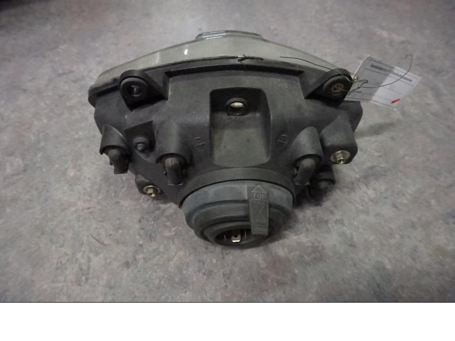 Baksidan på Strålkastare från en Ducati 75 Sport -2001 motorcykel.