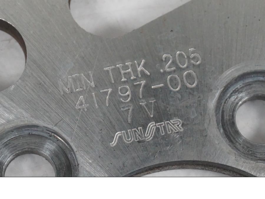 Höger sida på Bromsskiva från en H-D Softail FXCW Rocker -2008 motorcykel.