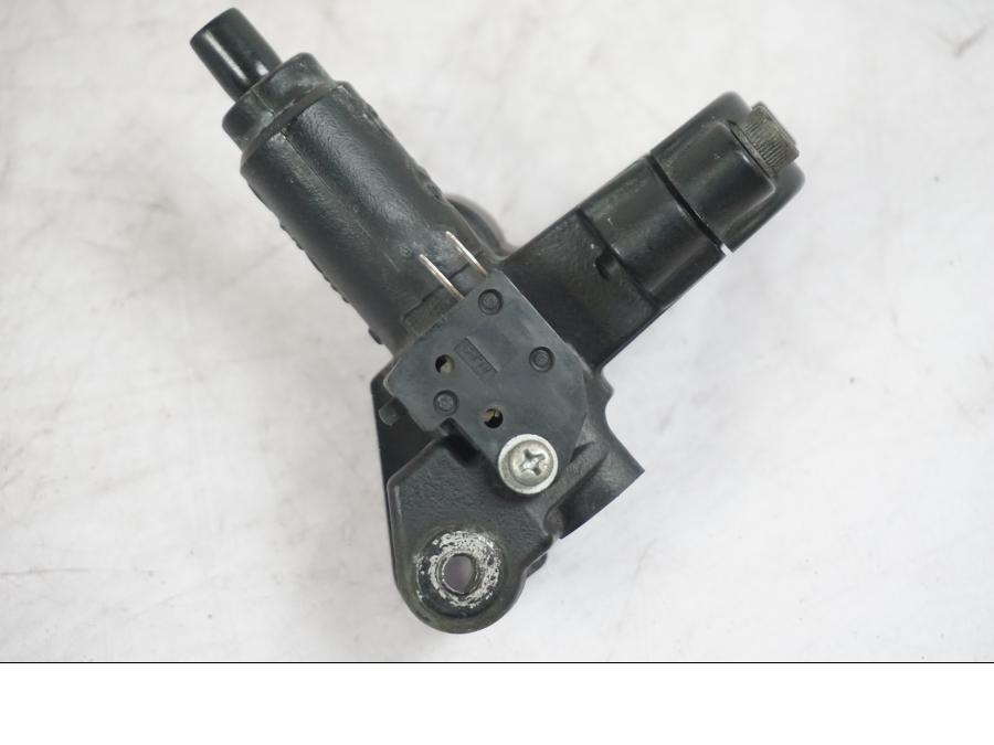 Extrabild1 på Bromshuvudcylinder från en Triumph Tiger -2009 motorcykel.