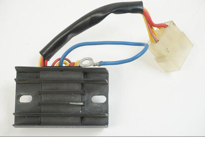 Framsidan på Likriktare från en Aprilia RS 125 -2008 motorcykel.