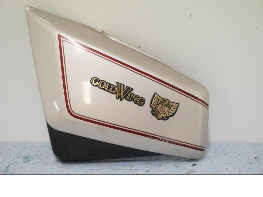 Framsidan på Sidopanel från en Honda GL 1200 -1987 motorcykel.