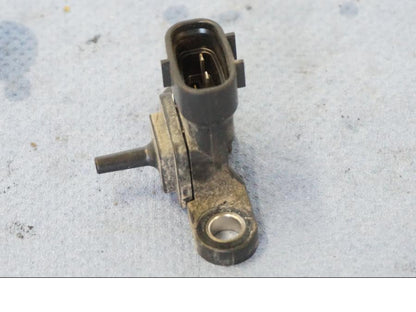 Baksidan på Mapsensor från en Yamaha X-Max 250 -2016 scooter.