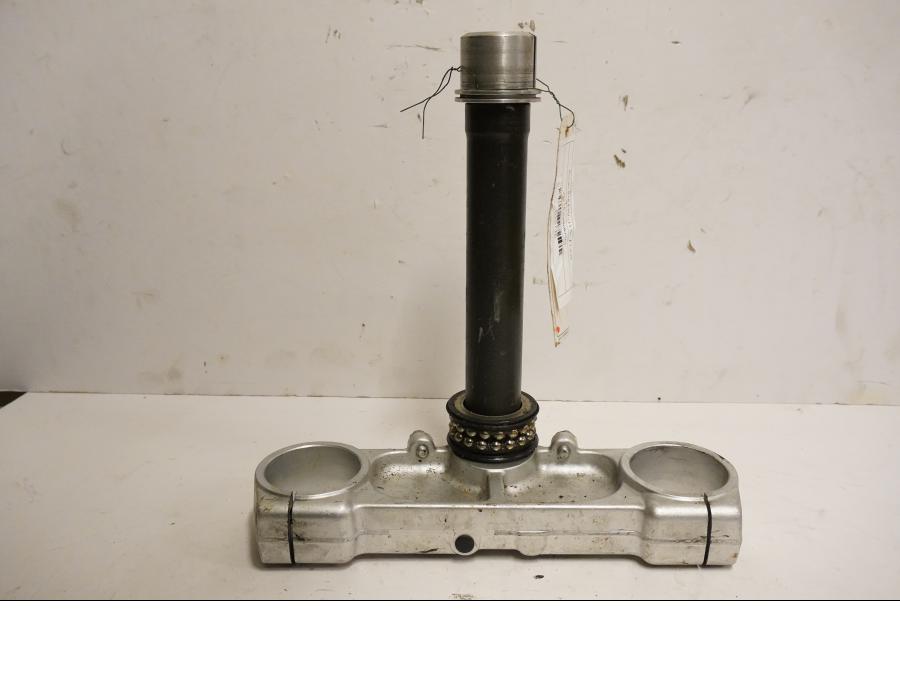 Framsidan på Gaffelkrona från en Ducati 848 EVO -2011 motorcykel.