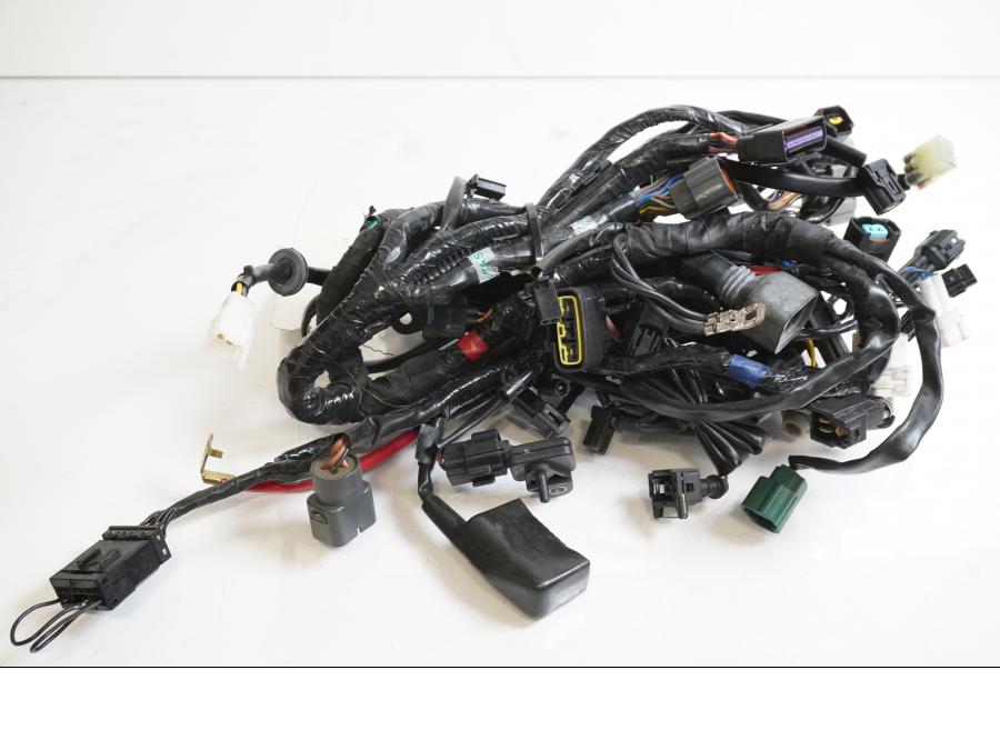 Framsidan på Kabelstam från en Triumph Street Triple R -2011 motorcykel.