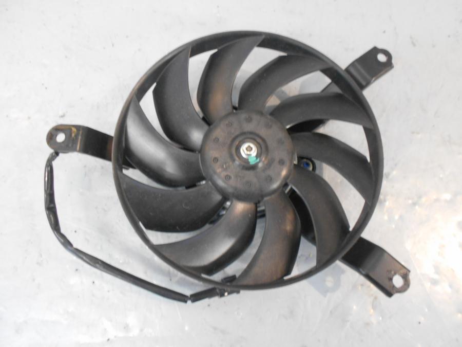 Baksidan på Vattenkylfläkt från en Kawasaki Z 900 -2018 motorcykel.