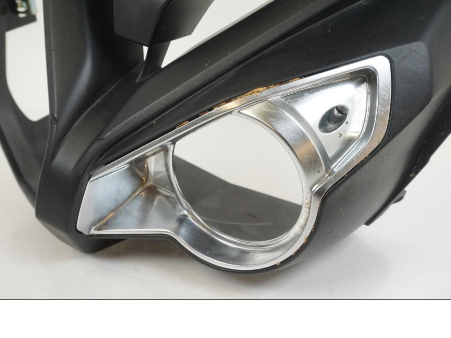 Höger sida på Strålkastarkåpa från en BMW S 1000 R -2019 motorcykel.